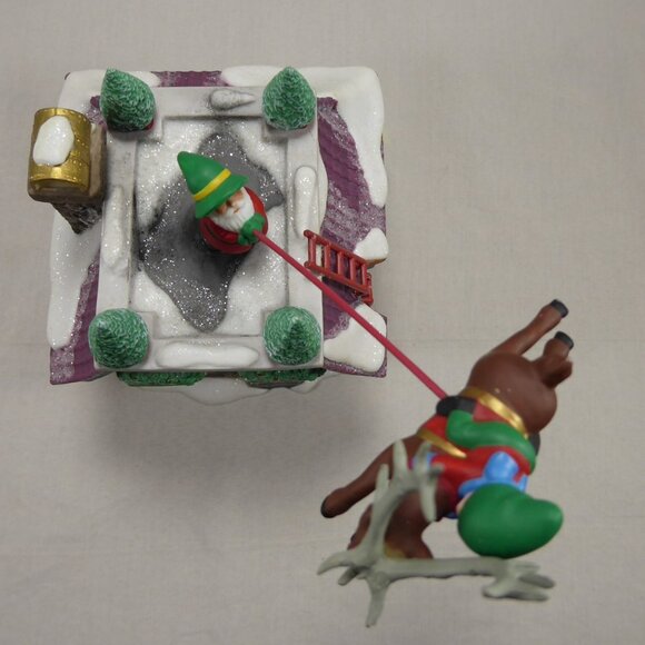 Dept 56 Santa's Reindeer Rides North Pole Series Christmas Village House 2002 - Picture 7 of 11